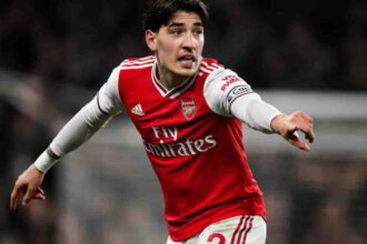 Hector Bellerin joins Real Betis on loan.