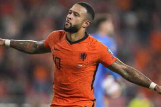 Memphis Depay scores a hattrick