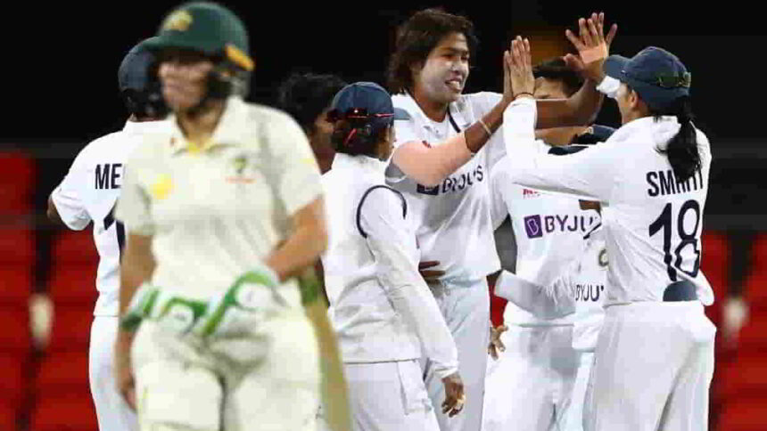 AUS W vs IND W - Aussie on 143/4