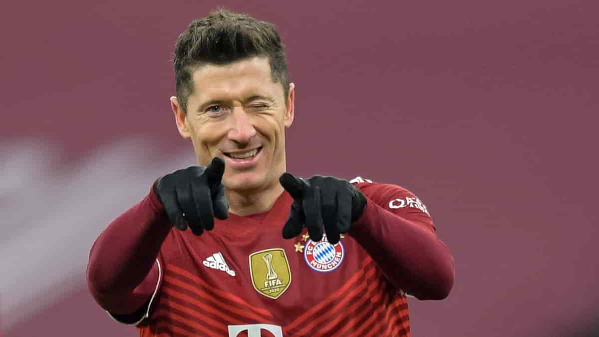 Robert Lewandowski equals Ronaldo's record of most goals In a calendar year