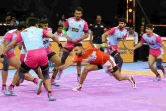 Sonu's super 10 helps Gujarat Giants tie match with Jaipur Pink Panthers 51-51