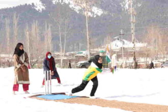 Army organises Women's Snow Cricket tournament in Kashmir