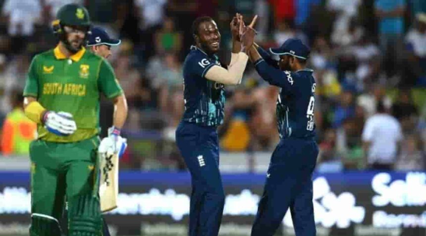 Defeat to England in 3rd ODI puts massive dent in South Africa' 's World Cup hopes.(photo:Twitter/ICC)
