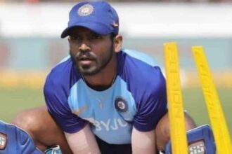Experts back KS Bharat to be India's preferred wicket-keeping option for Tests against Australia.(photoTwitter)