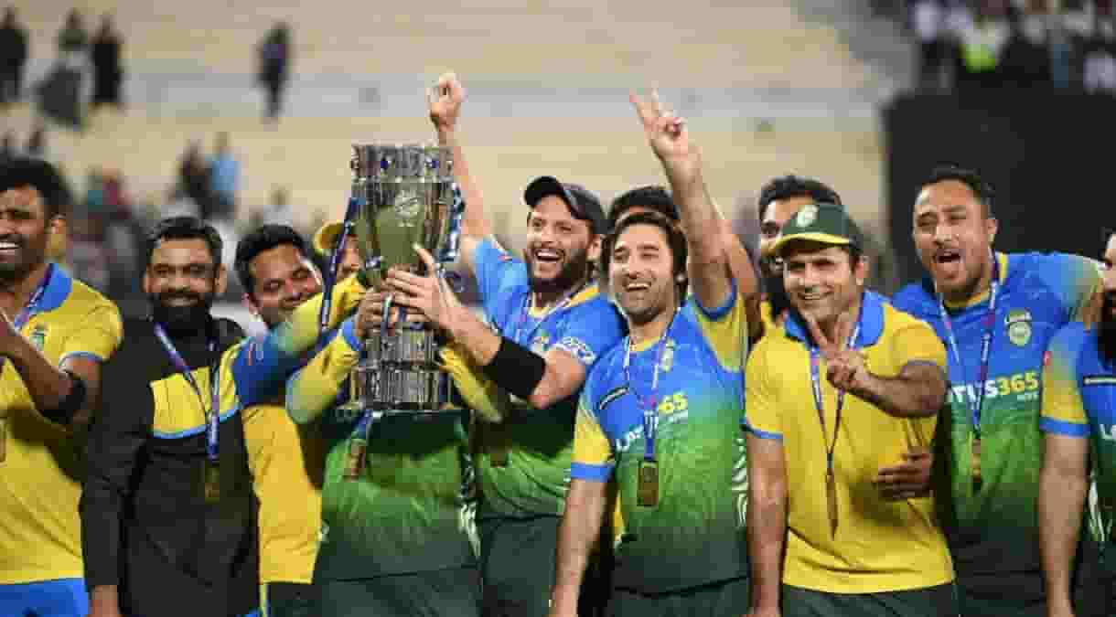 Asia Lions openers Tharanga, Dilshan's breezy fifties blow away World Giants to emerge as LLC Masters champs.(photoTwitter)