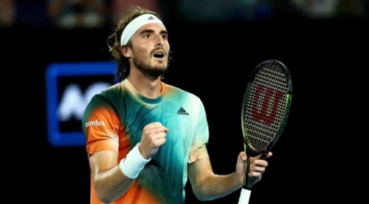 Australian Open Stefanos Tsitsipas cruises into semis with win over Jannik Sinner.