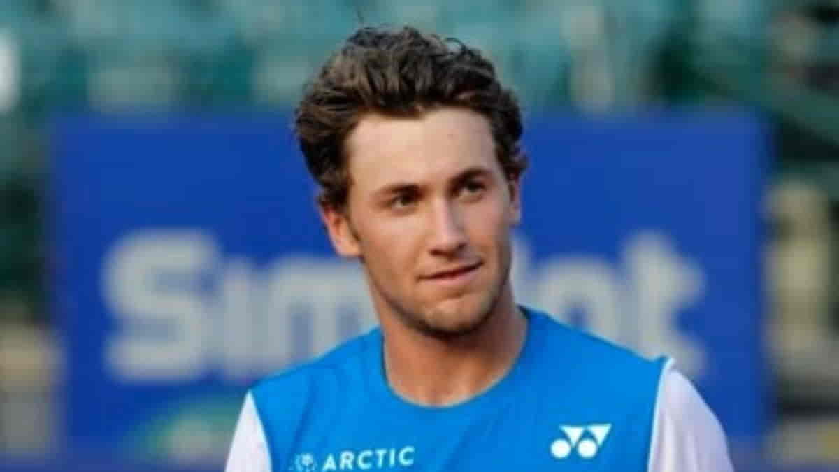 Casper Ruud races past defending champ Baez in Estoril