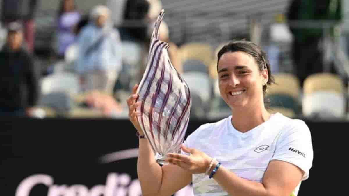 Charleston Open: Ons Jabeur stuns Bencic to clinch first title of the season.