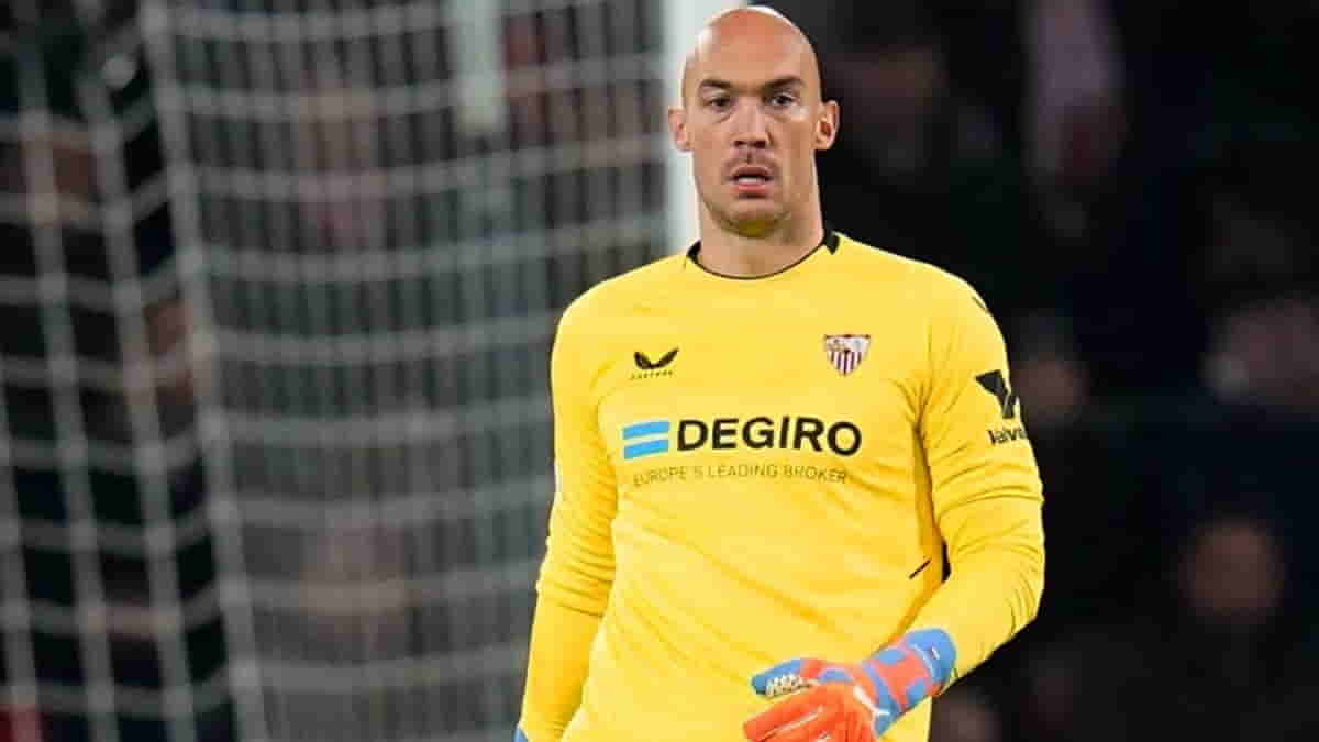 Sevilla goalkeeper Dmitrovic has faith in coach Mendilibar