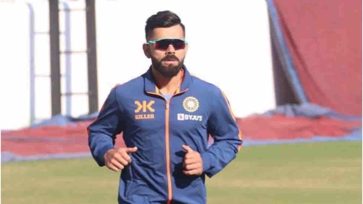 Which players have earned over 100 crores in the IPL?