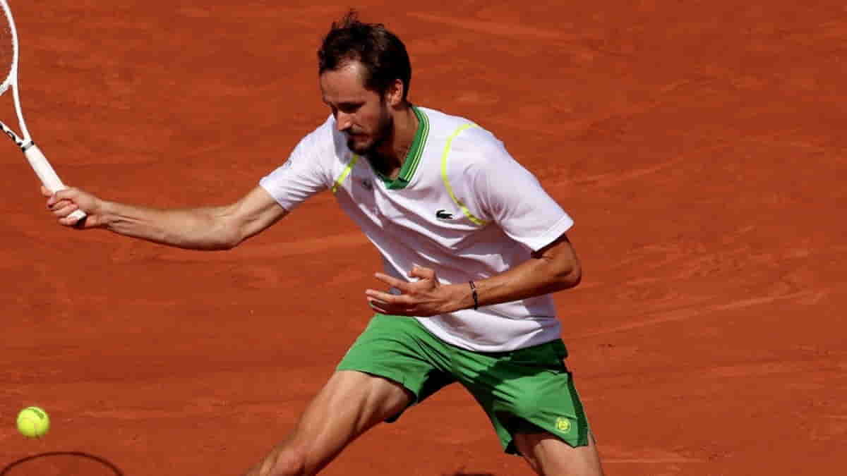 French Open: Medvedev suffers shocking first-round defeat, Swiatek battles through
