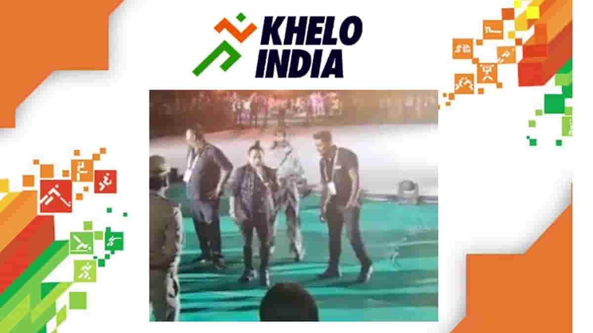 Kailash Kher loses cool at Khelo India function