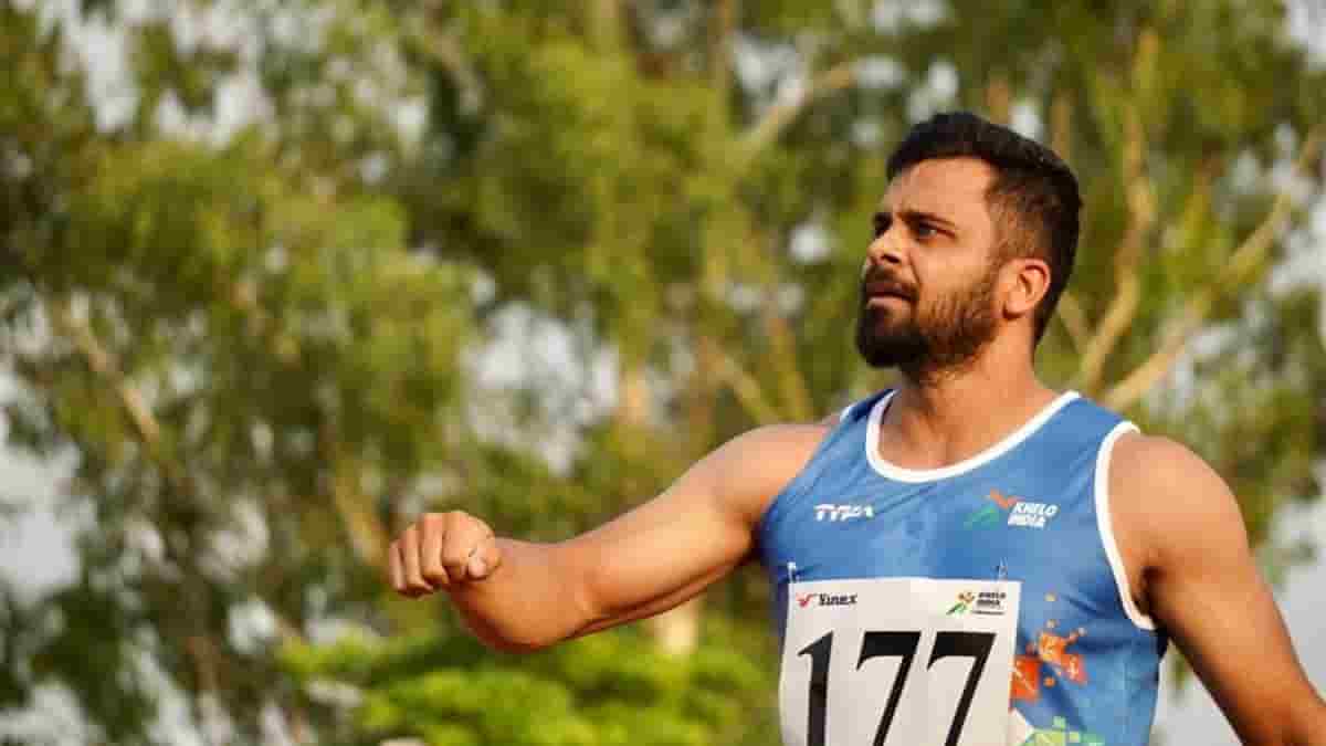 gold medal in the men's javelin throw Sports Digest