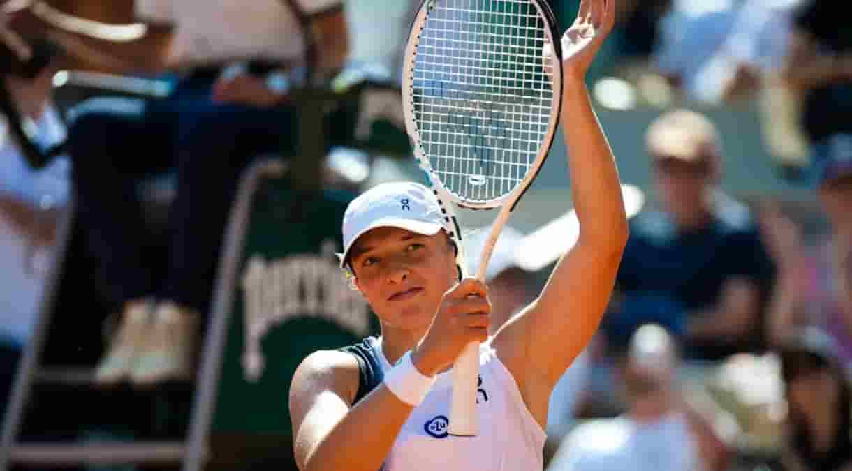 French Open: Swiatek steamrolls into Round of 16.