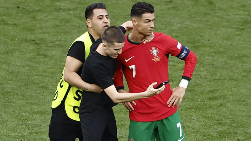 Euro Organisers to punish Cristiano Ronaldo selfie-hunters