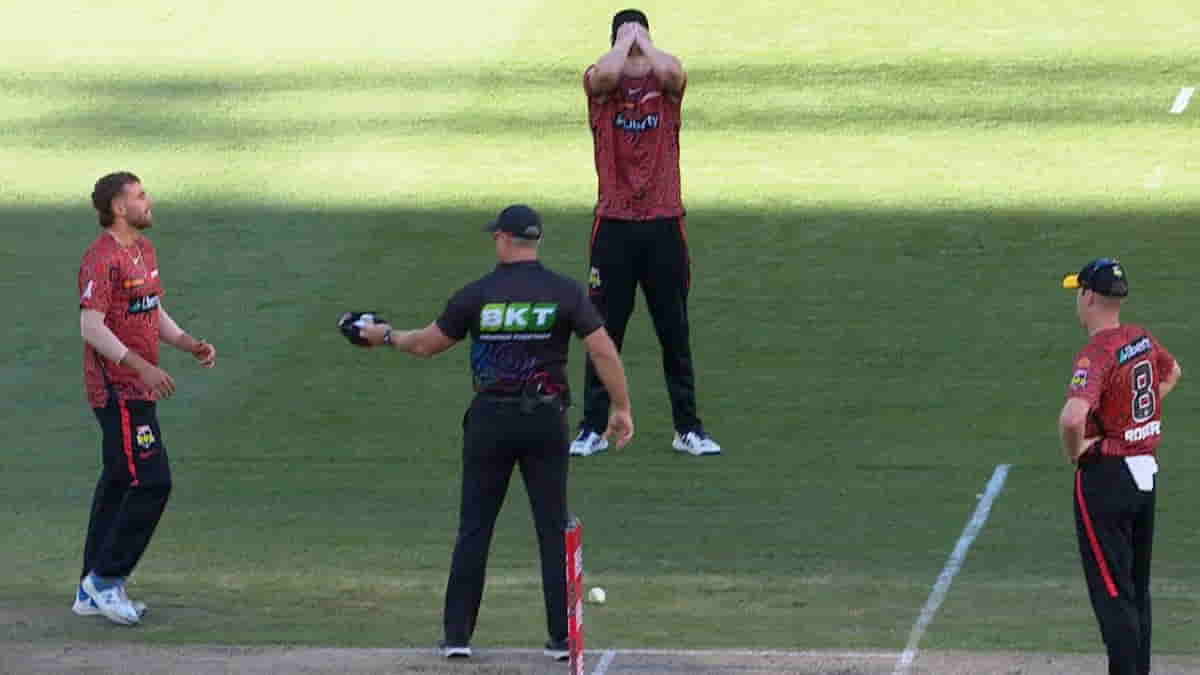 BBL 2025: Umpire Penalized 2 Bowlers In MB vs BH
