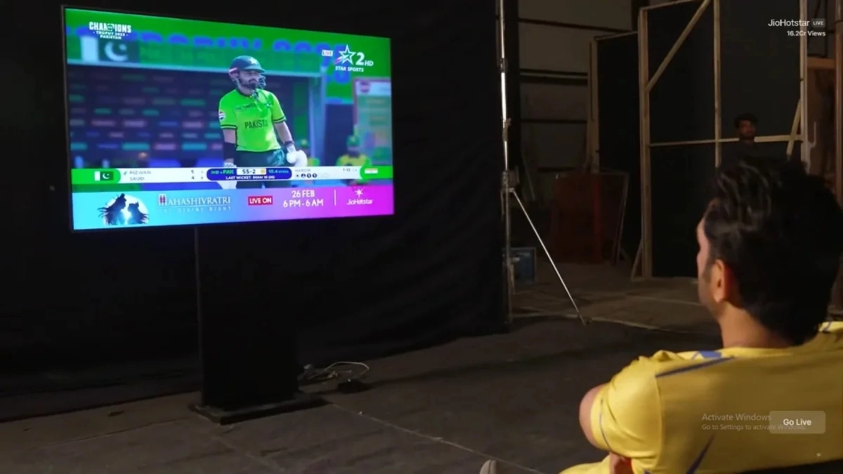 ICC Champions Trophy 2025: MS Dhoni and Sunny Deol were seen enjoying the PAK vs IND match