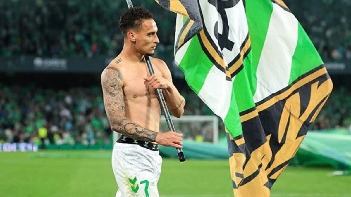 Antony Gets The Party Started At Seville Derby Celebrations After Win Over Sevilla