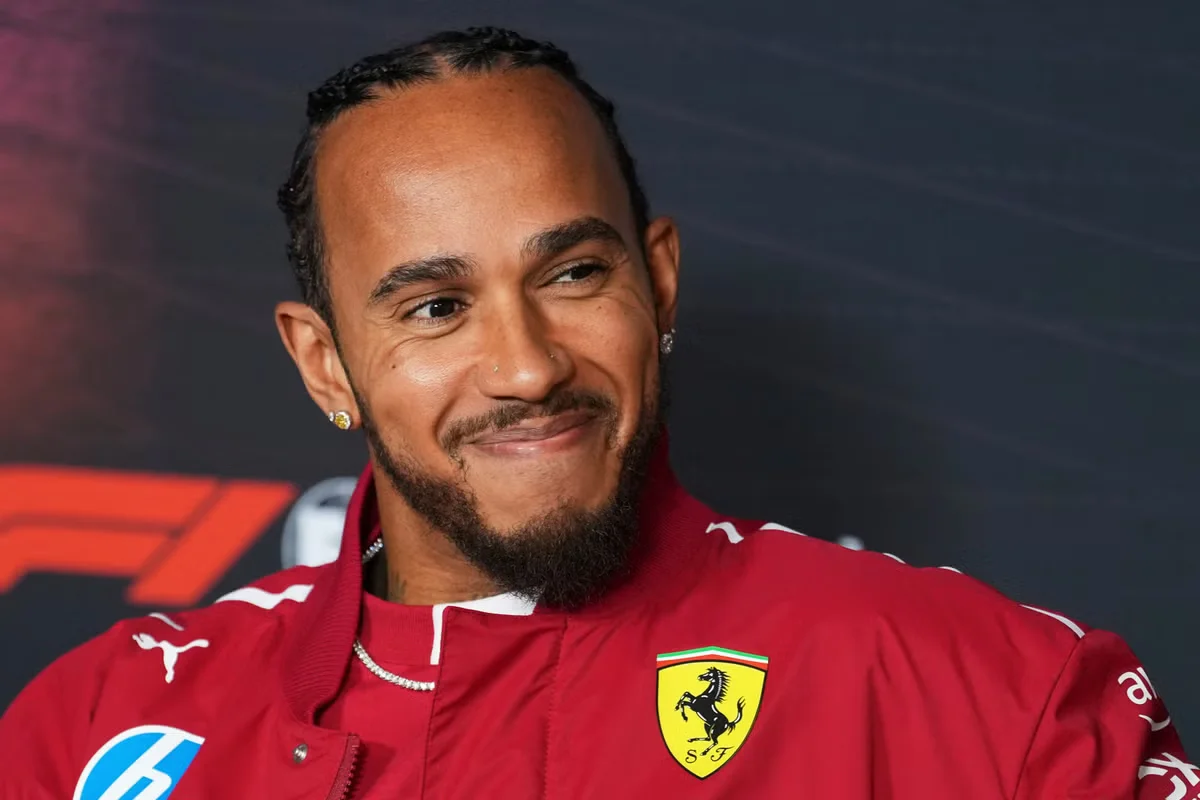 Lewis Hamilton Claims Pole Position For Chinese Grand Prix Sprint