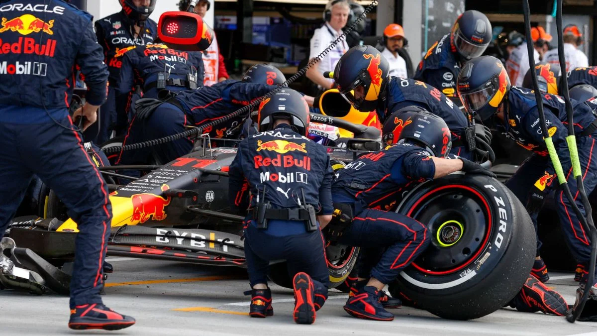 Real Life Luigi: The 4 Fastest Pit Stops In F1