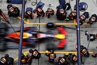Real Life Luigi: The 4 Fastest Pit Stops In F1