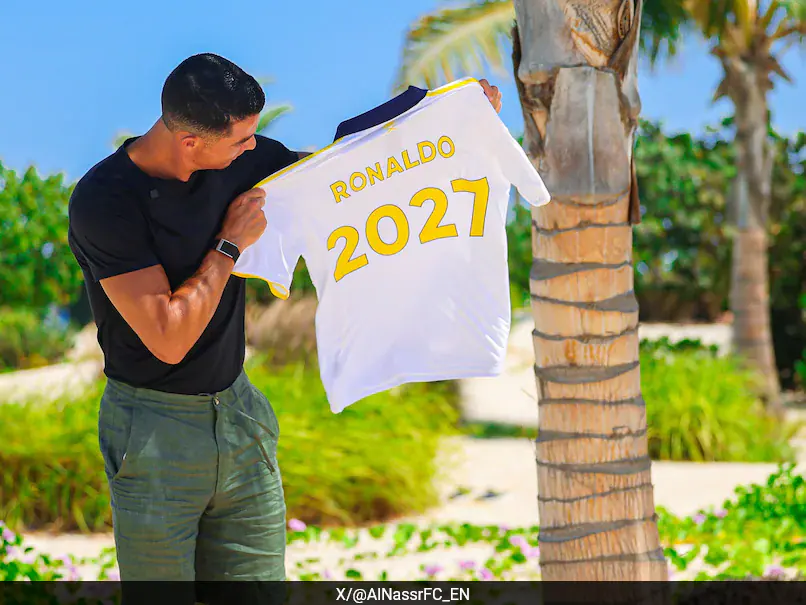 Cristiano Ronaldo Signs Record-Breaking Al-Nassr Deal Worth ₹2,000 Crore Annually