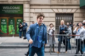 Magnus Carlsen Says, "Tighter Jeans Than Last Time..." In Doha