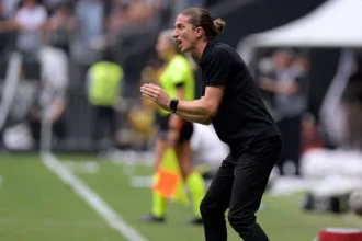 Filipe Luís Signs New Flamengo Contract: Club Confirms Long-Term Deal Until 2027