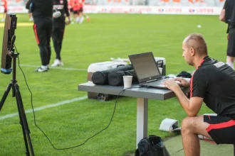 Who Is A Sports Analyst And How To Become One? Beginner's Guide 101