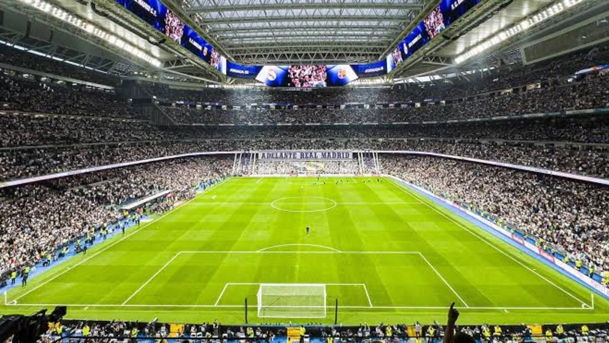 Top 4 Football Arenas With Next-Gen Fan Technology
