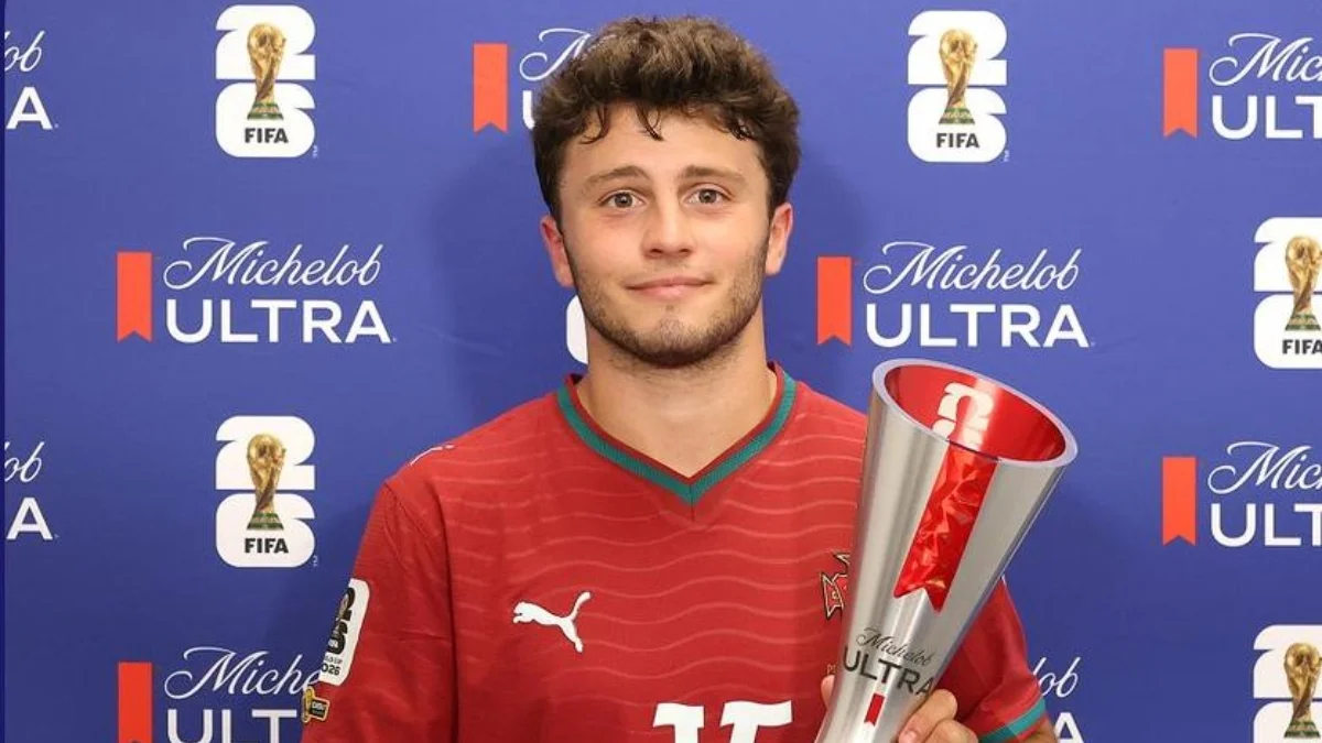 João Neves Earns Superior Player of the Match Trophy